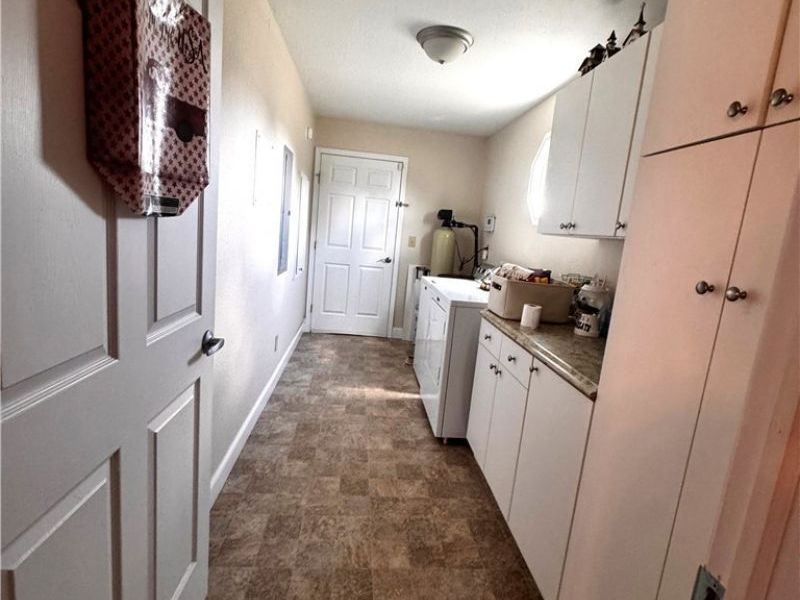 703 Oak Tree Lane , Belpre, OH 45714 Photo 15