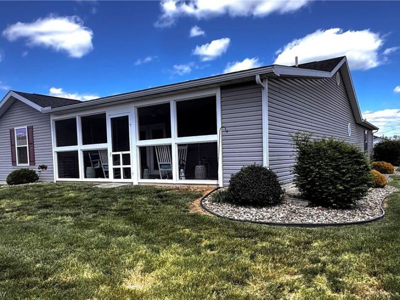 703 Oak Tree Lane , Belpre, OH 45714 Photo 3