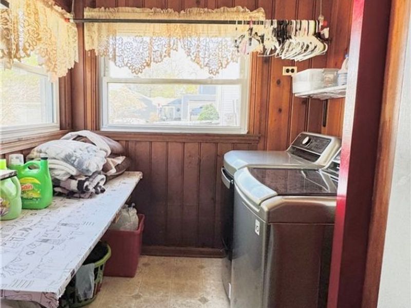 179 S Eagle Street , Geneva, OH 44041 Photo 8