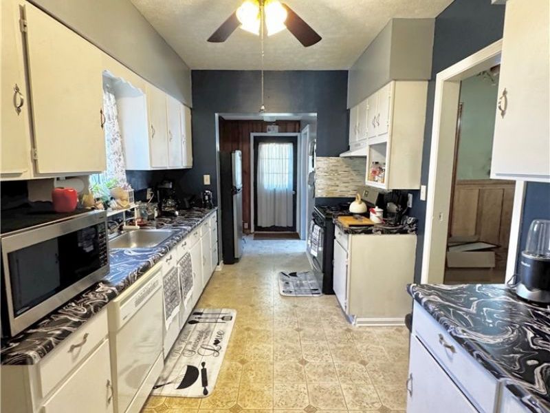 179 S Eagle Street , Geneva, OH 44041 Photo 9