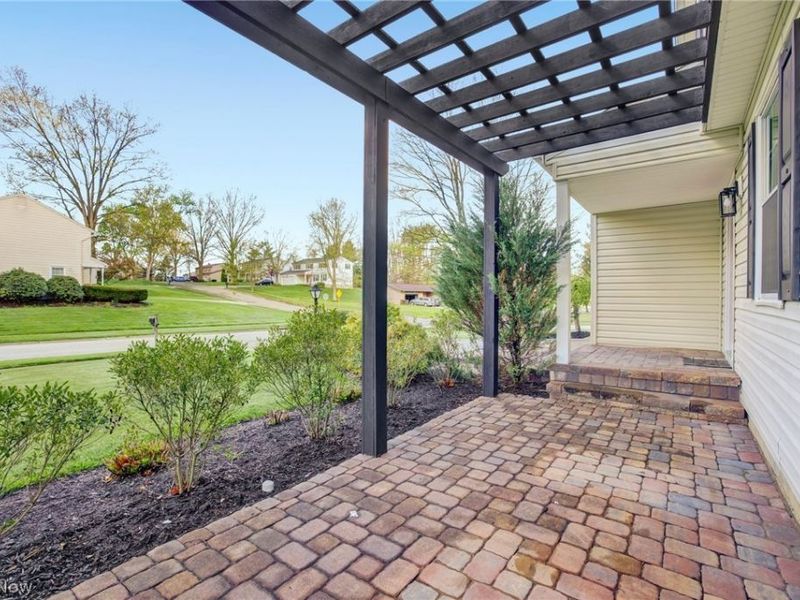 561 Bath Hills Boulevard, Akron, OH 44333 Photo 3