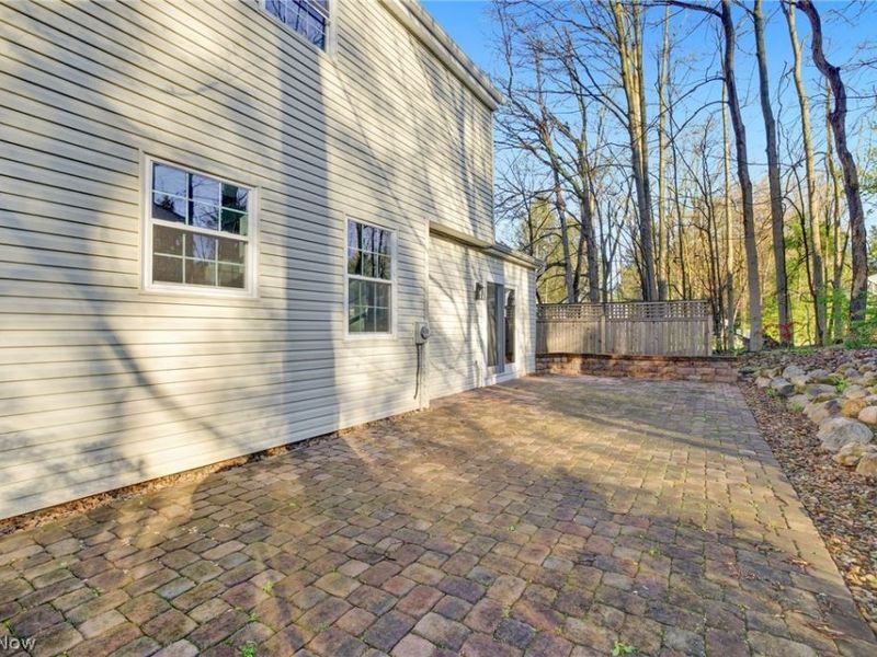 561 Bath Hills Boulevard, Akron, OH 44333 Photo 6