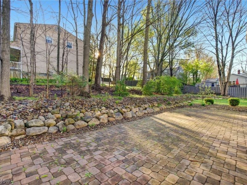 561 Bath Hills Boulevard, Akron, OH 44333 Photo 7