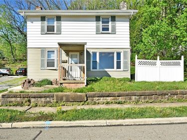 404 E Wood Street, Lowellville, OH 44436