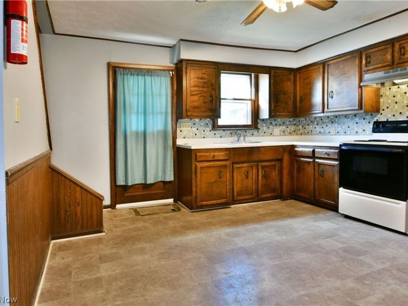 404 E Wood Street, Lowellville, OH 44436 Photo 18