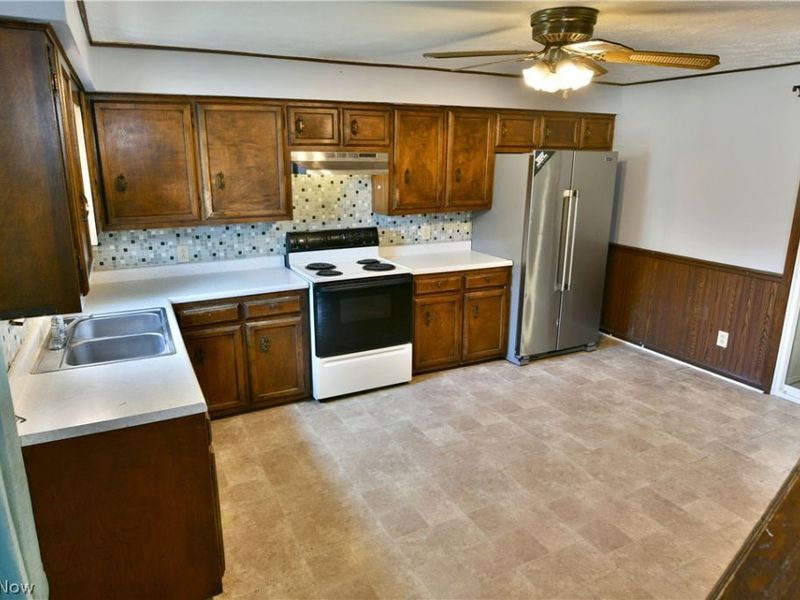 404 E Wood Street, Lowellville, OH 44436 Photo 19