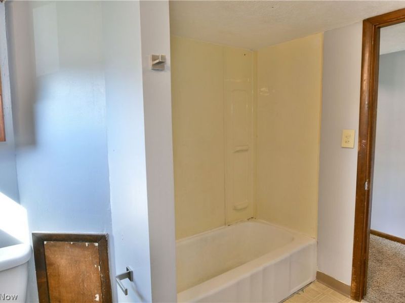 404 E Wood Street, Lowellville, OH 44436 Photo 34