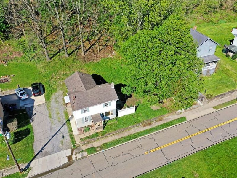 404 E Wood Street, Lowellville, OH 44436 Photo 5