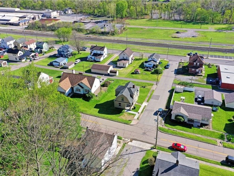 404 E Wood Street, Lowellville, OH 44436 Photo 6