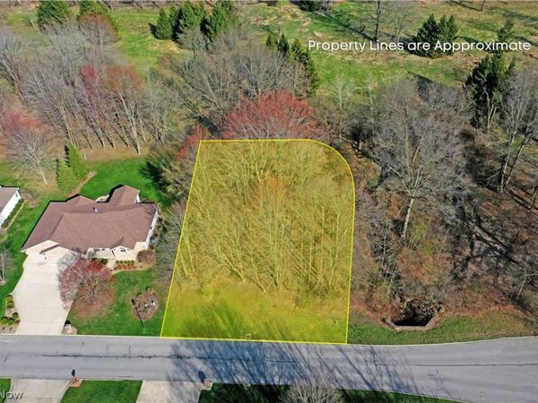 St Andrews Court , Cortland, OH 44410