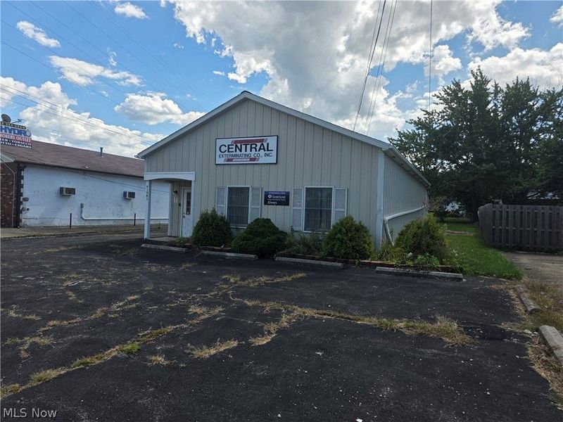 41981 N Ridge Road, Elyria, OH 44035 Photo 2