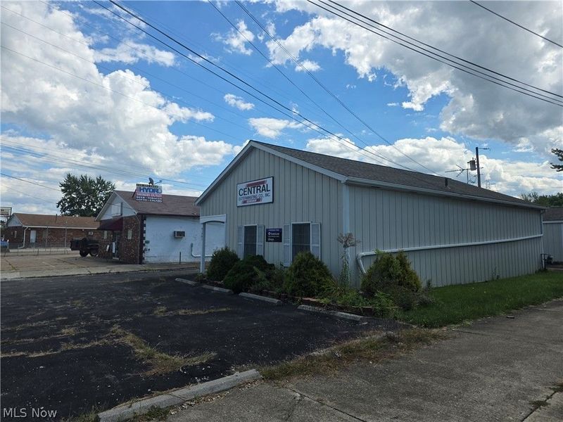 41981 N Ridge Road, Elyria, OH 44035 Photo 3