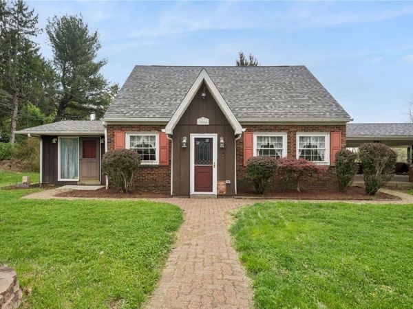 3856 Memory Dr , Elizabeth, PA 15037