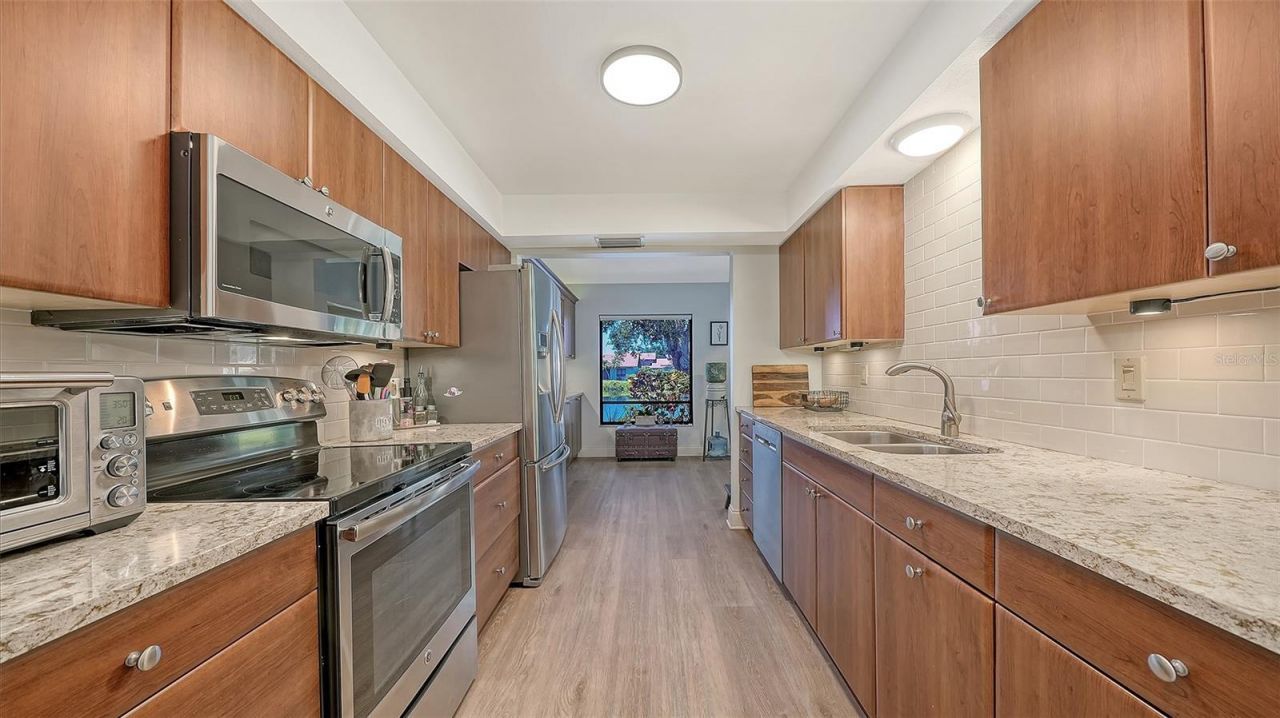 6048 Wilshire Boulevard, Unit 2, Sarasota, FL 34238 Photo