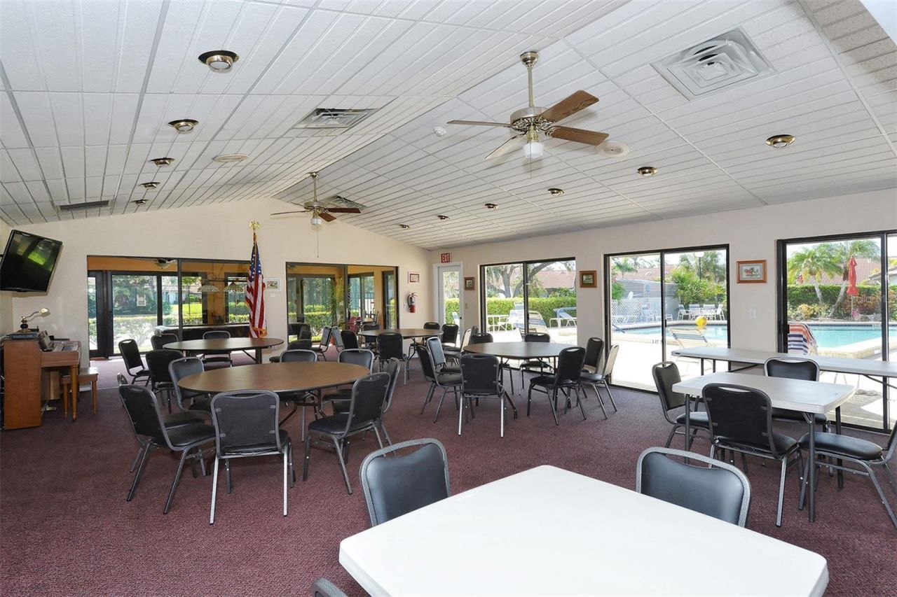 6048 Wilshire Boulevard, Unit 2, Sarasota, FL 34238 Photo