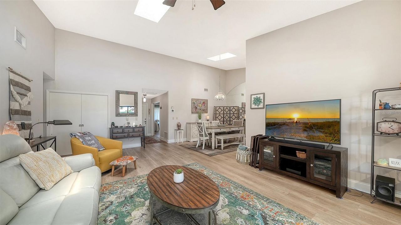 6048 Wilshire Boulevard, Unit 2, Sarasota, FL 34238 Photo