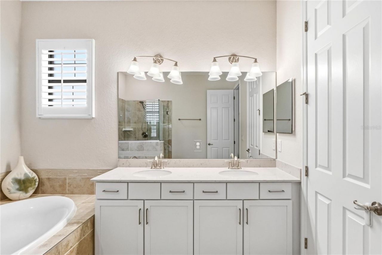 7010 Whittlebury Trail , Bradenton, FL 34202 Photo