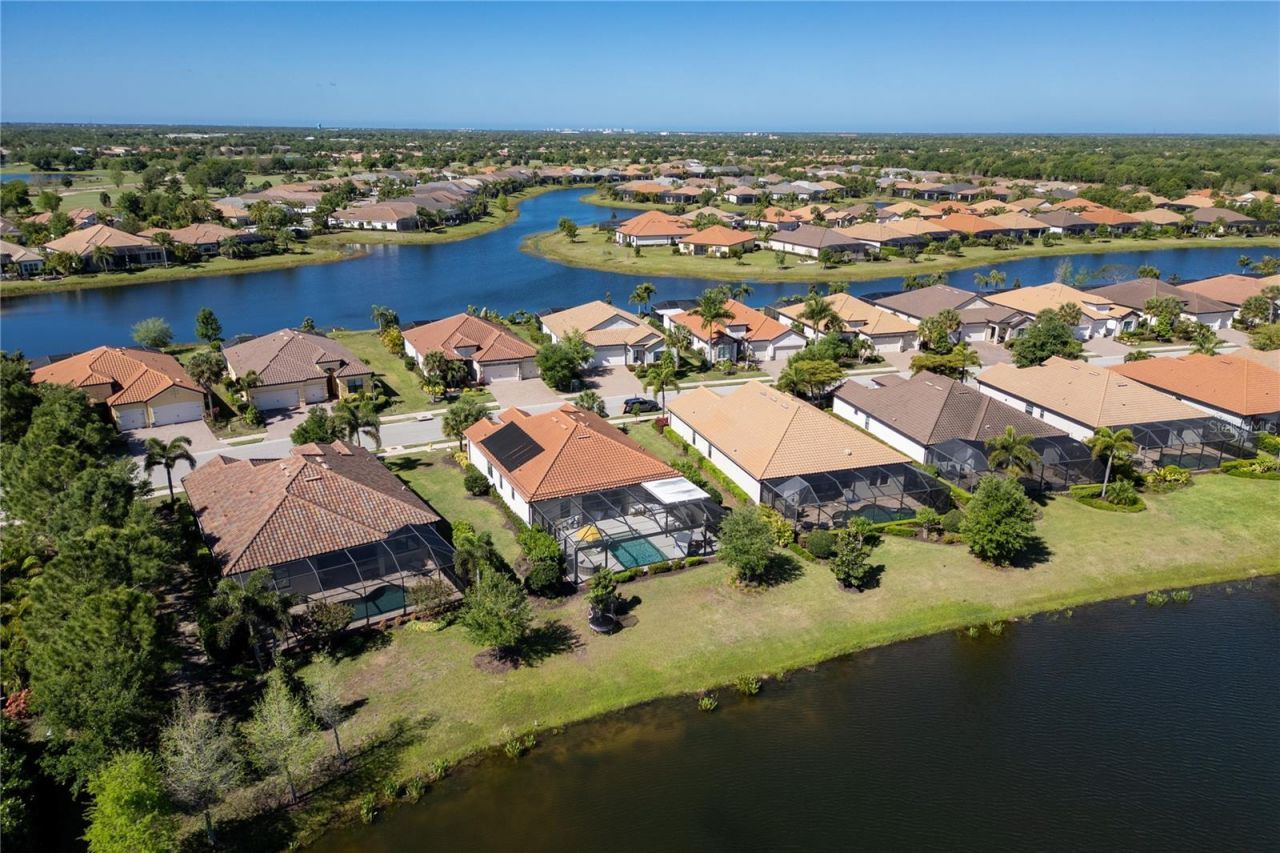 7010 Whittlebury Trail , Bradenton, FL 34202 Photo