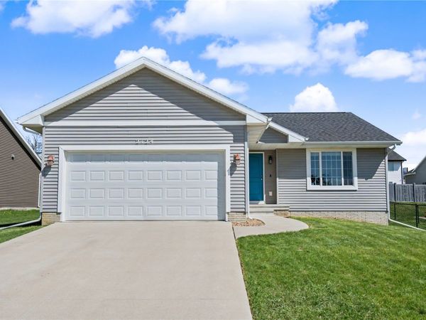 2124 Shady Grove Road SW, Cedar Rapids, IA 52404