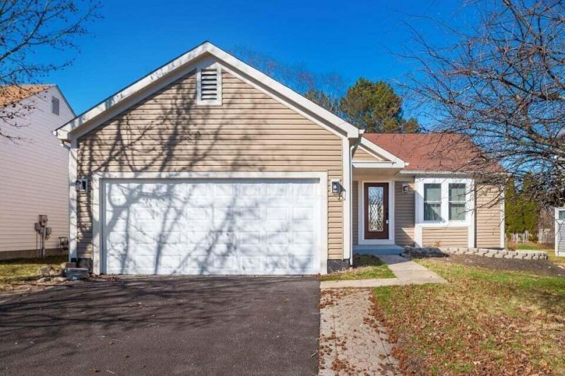 7640 Kittansett Lane, Pickerington, OH 43147 Main Photo