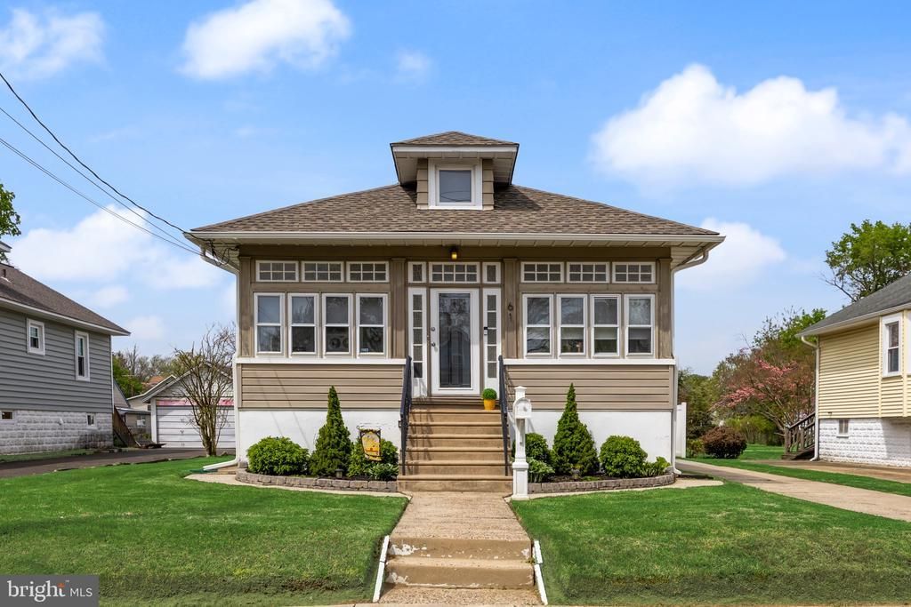 61 W Gradwell Avenue, Maple Shade, NJ 08052 Main Photo