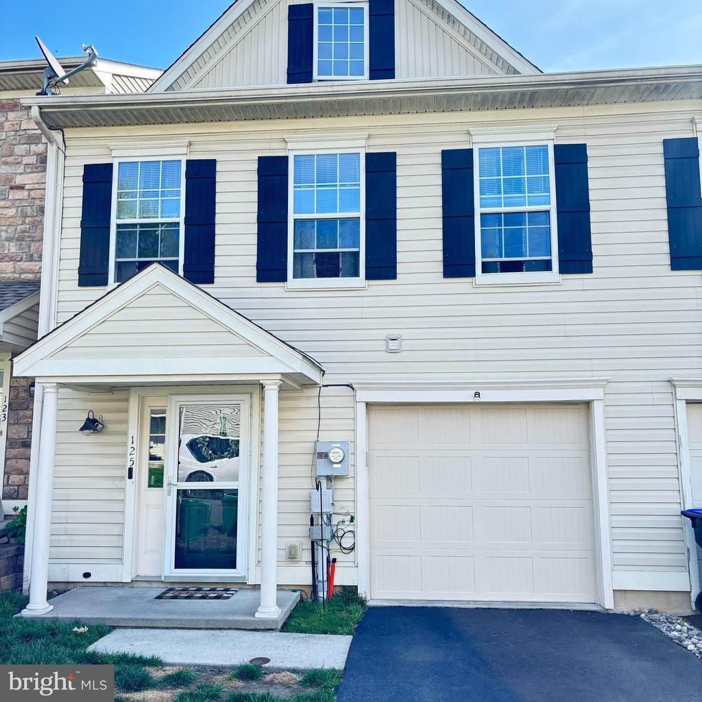 125 RED OAK COURT , HONEY BROOK, PA 19344