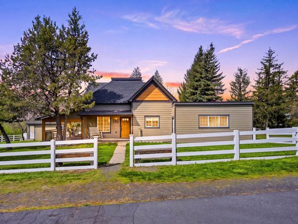 745 N J St, Palouse, WA 99161