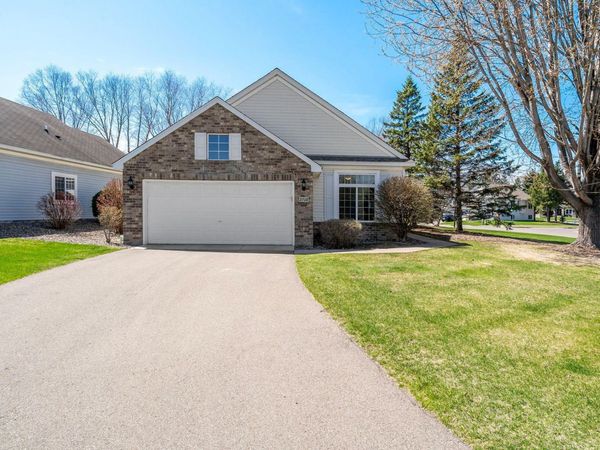 2700 Oak Ridge Trail, Woodbury, MN 55125