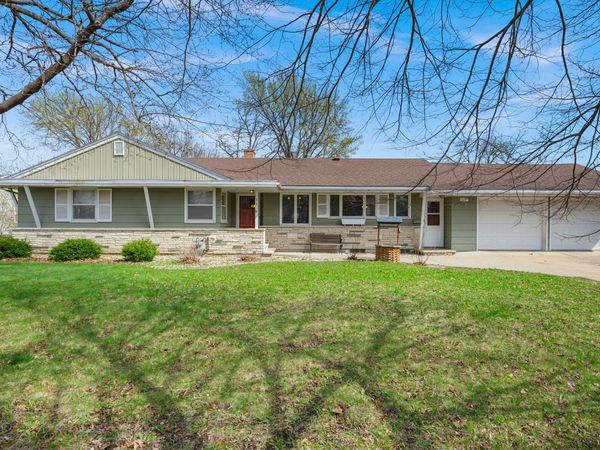 136 N Park Lane, Le Sueur, MN 56058