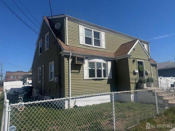 84 2nd Street Spring , Woodbridge, NJ 07095