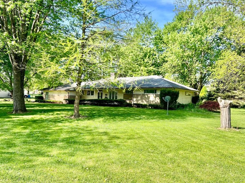 1813 Bledsoe Drive, Bellbrook, OH 45305 Photo 3