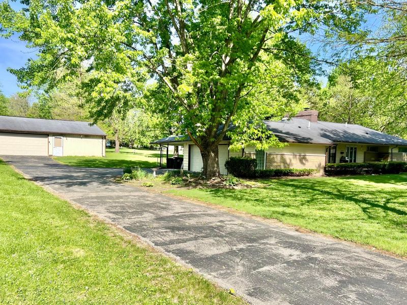 1813 Bledsoe Drive, Bellbrook, OH 45305 Photo 6