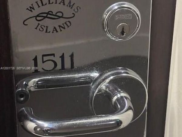 1000 W Island Blvd , Unit 1511, Aventura, FL 33160