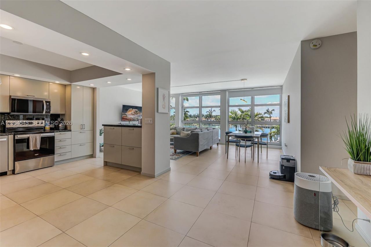 5055 Collins Ave , Unit 3K, Miami Beach, FL 33140 Photo