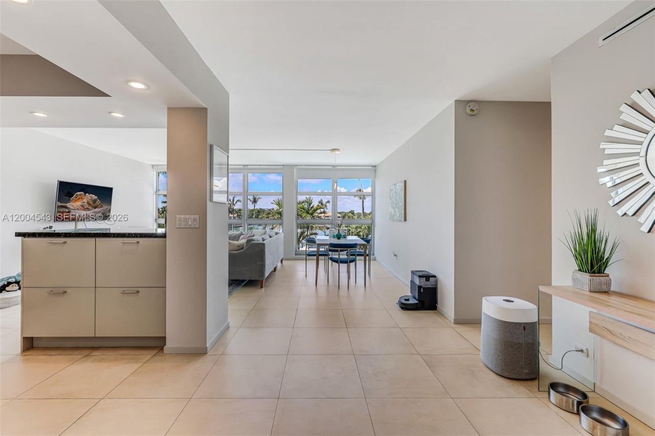 5055 Collins Ave , Unit 3K, Miami Beach, FL 33140 Photo