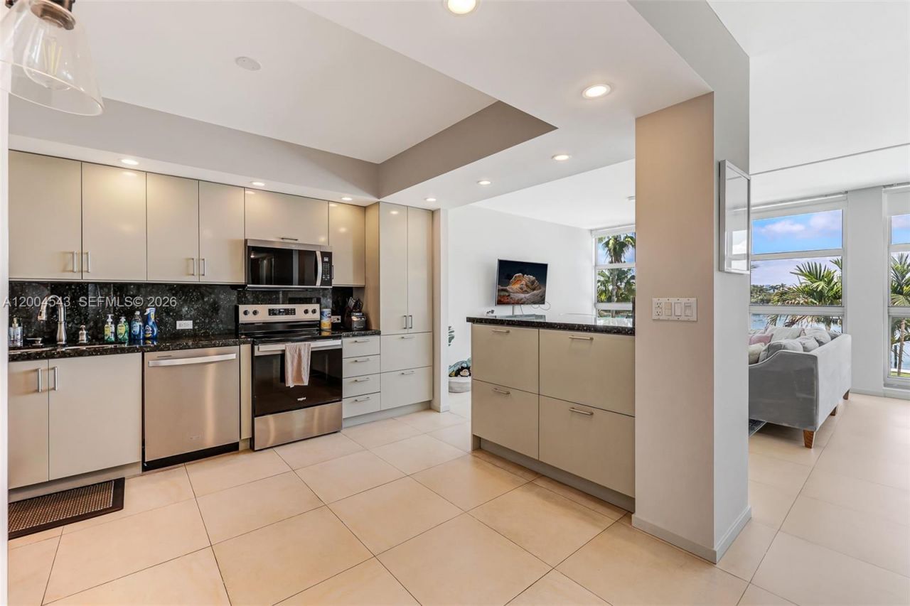 5055 Collins Ave , Unit 3K, Miami Beach, FL 33140 Photo