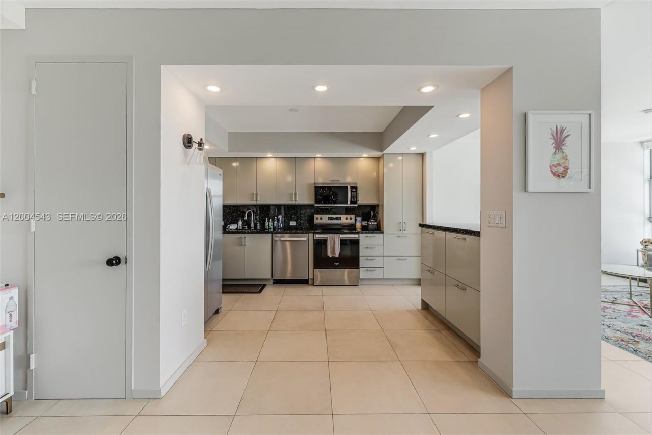 5055 Collins Ave , Unit 3K, Miami Beach, FL 33140 Photo