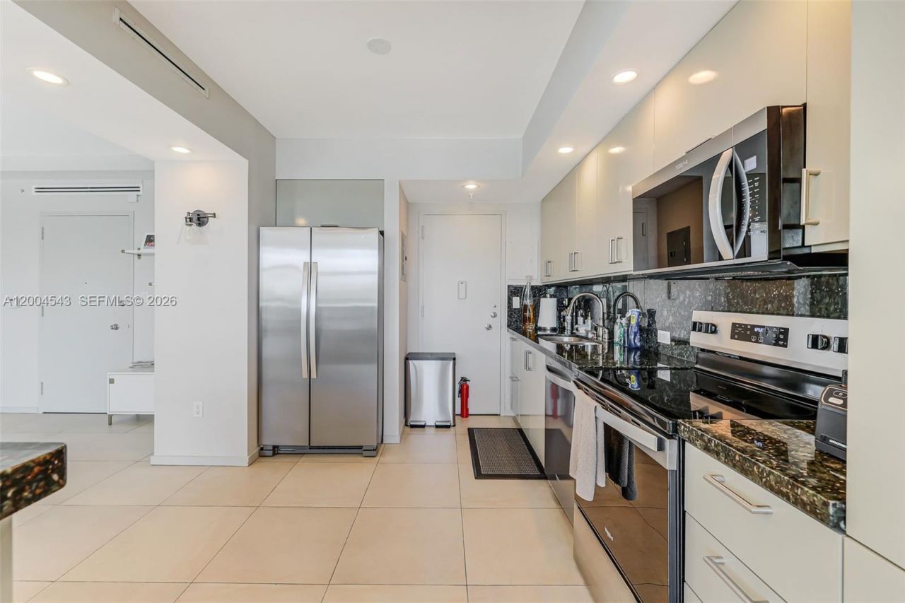 5055 Collins Ave , Unit 3K, Miami Beach, FL 33140 Photo