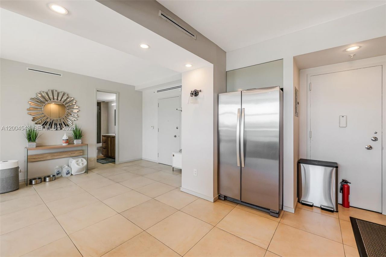 5055 Collins Ave , Unit 3K, Miami Beach, FL 33140 Photo
