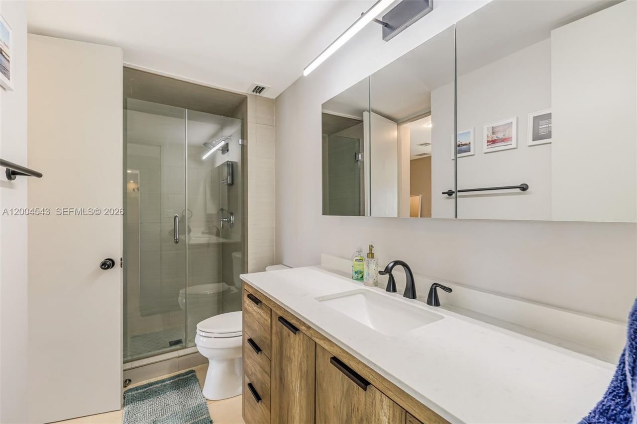 5055 Collins Ave , Unit 3K, Miami Beach, FL 33140 Photo