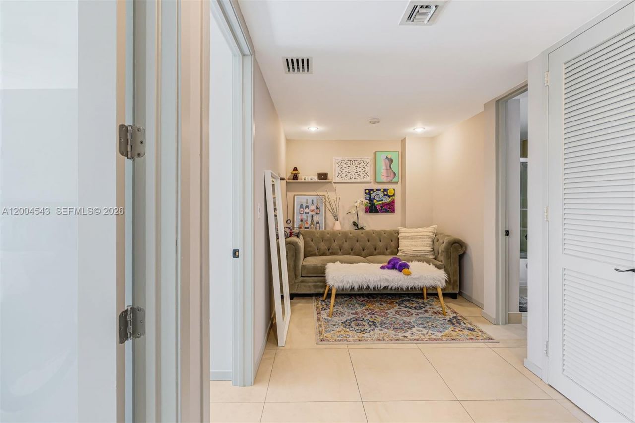 5055 Collins Ave , Unit 3K, Miami Beach, FL 33140 Photo