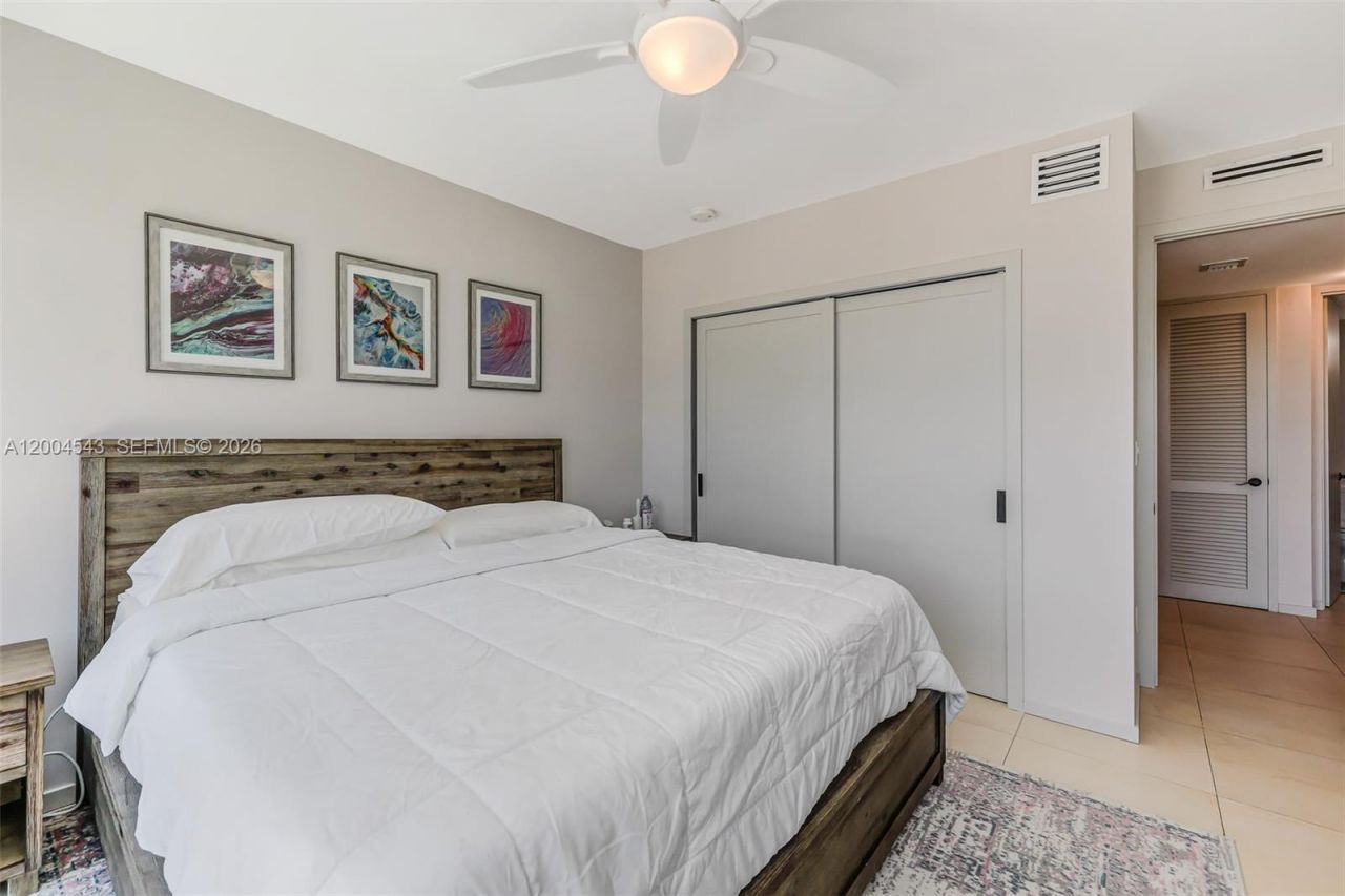 5055 Collins Ave , Unit 3K, Miami Beach, FL 33140 Photo