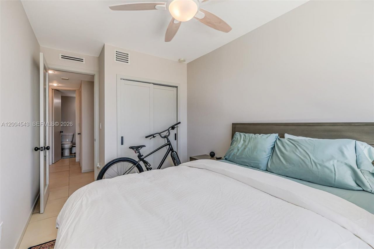 5055 Collins Ave , Unit 3K, Miami Beach, FL 33140 Photo
