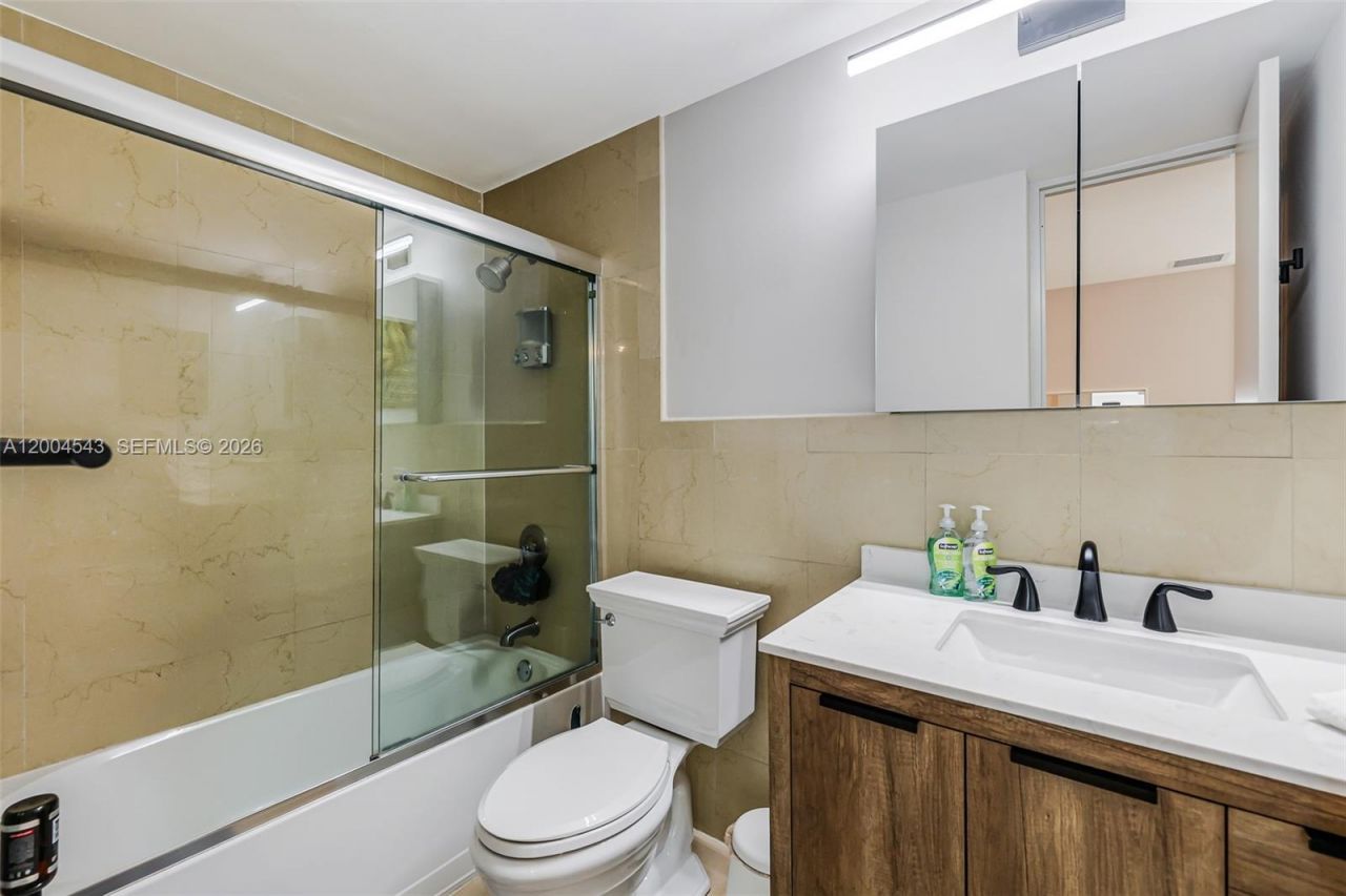 5055 Collins Ave , Unit 3K, Miami Beach, FL 33140 Photo