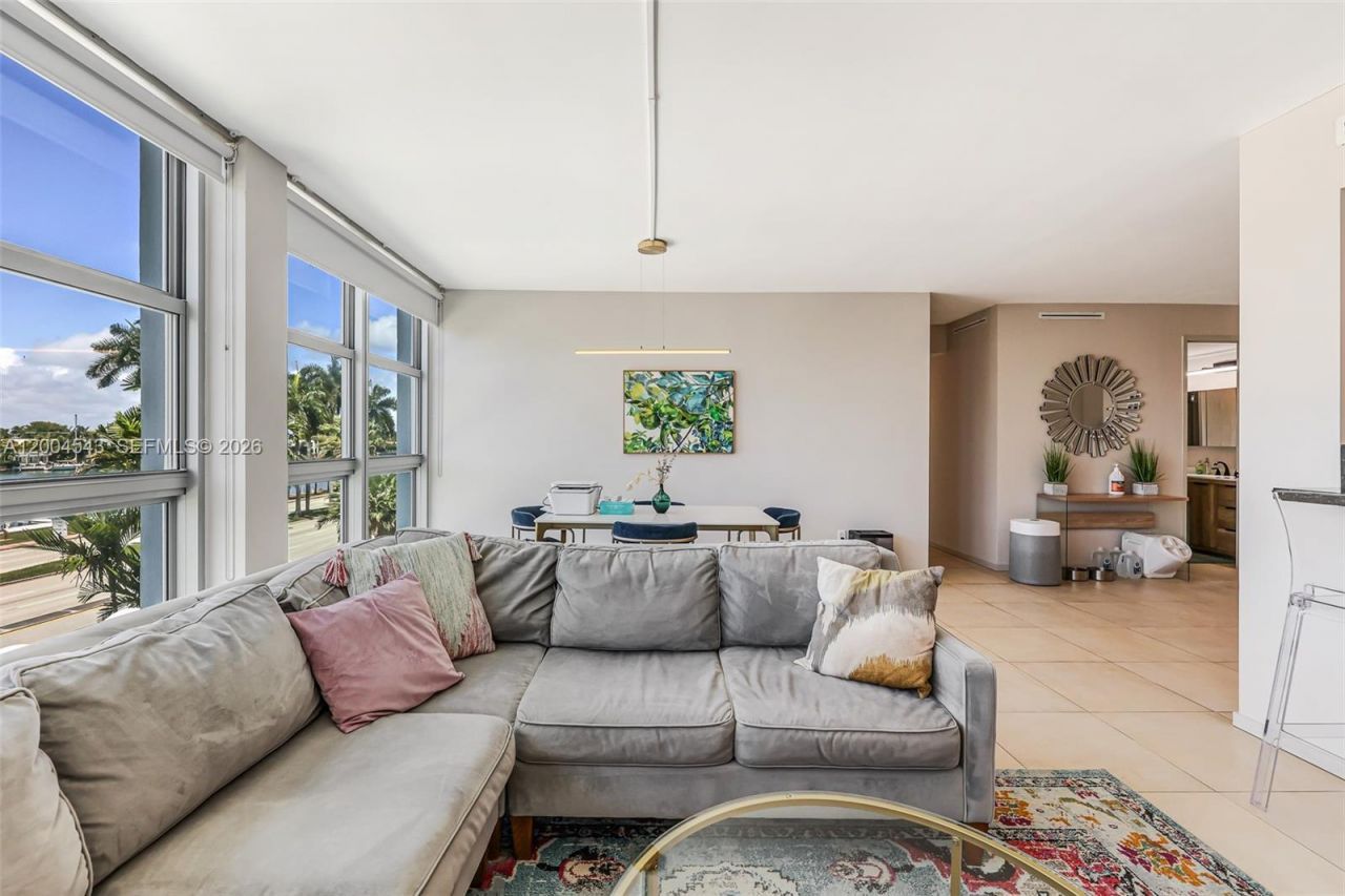 5055 Collins Ave , Unit 3K, Miami Beach, FL 33140 Photo