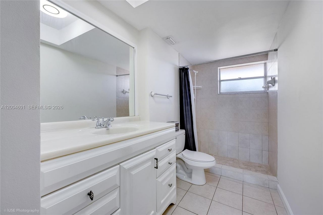 1551 NE Miami Gardens Dr, Unit 322, Miami, FL 33179 Photo