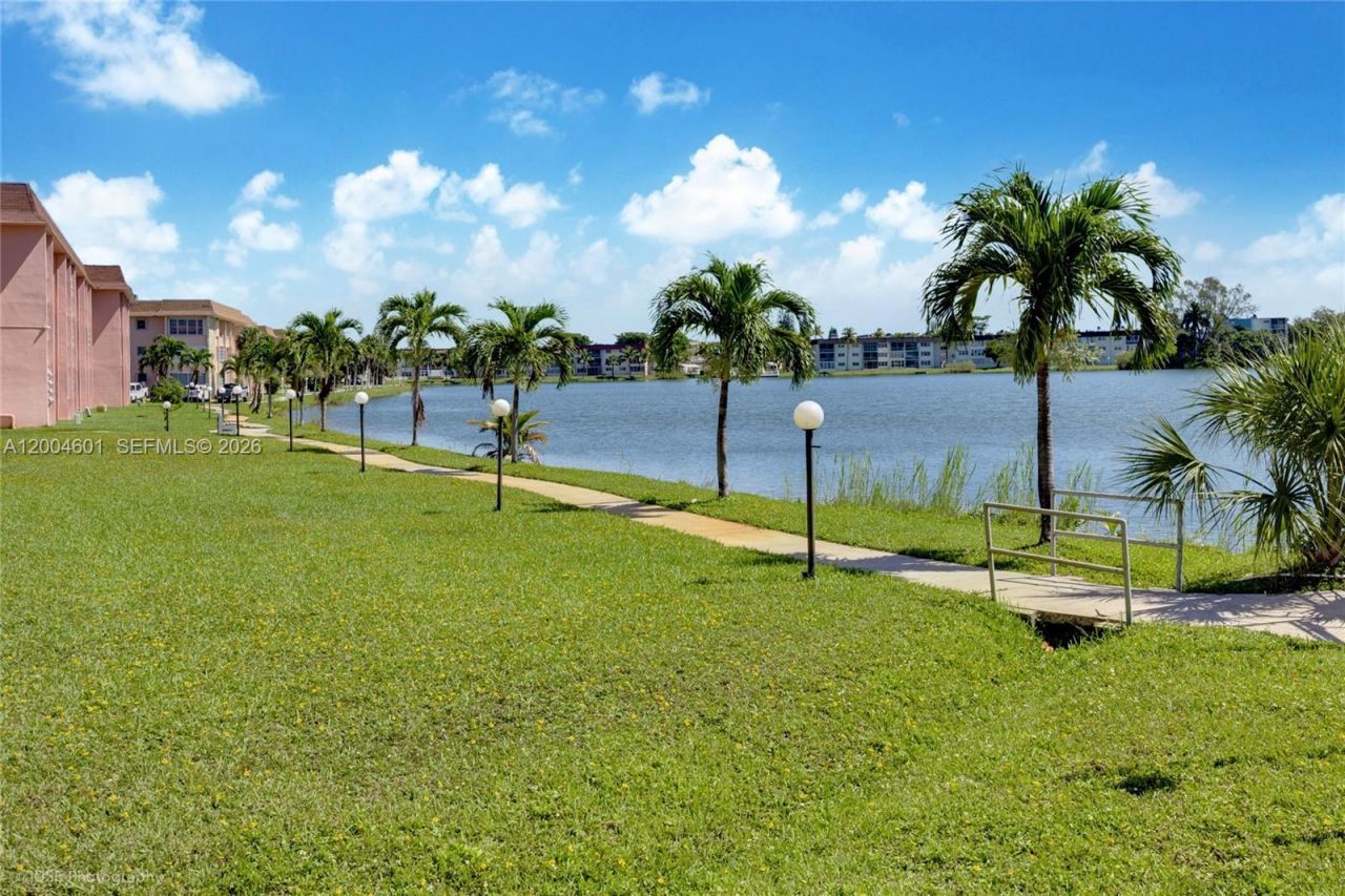 1551 NE Miami Gardens Dr, Unit 322, Miami, FL 33179 Photo