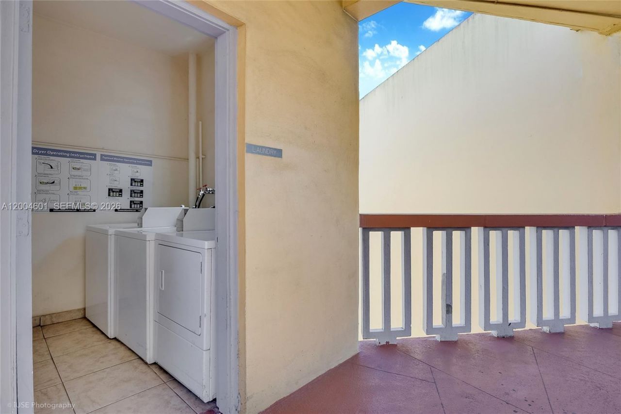 1551 NE Miami Gardens Dr, Unit 322, Miami, FL 33179 Photo