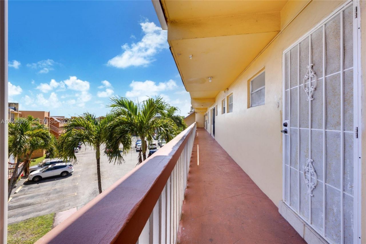 1551 NE Miami Gardens Dr, Unit 322, Miami, FL 33179 Photo