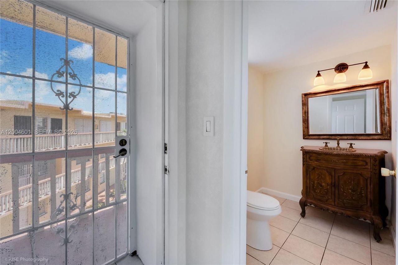 1551 NE Miami Gardens Dr, Unit 322, Miami, FL 33179 Photo